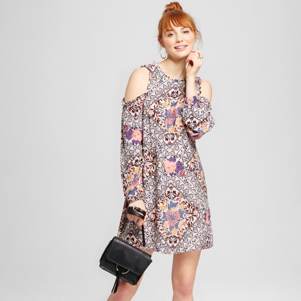 🌸Floral cold shoulder dress!
